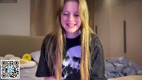 Snapshot of steffi_meoww chatting on June 2, 12:23 am STEFI Streams every day from 10 PM GTM1 online show from June 2, 12:23 am