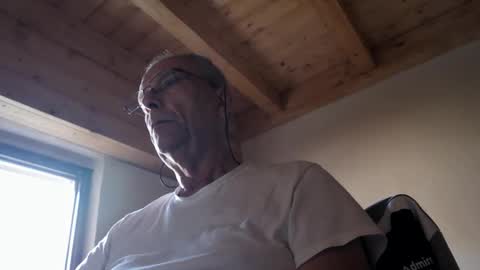Snapshot of stefi444466 chatting on May 24, 5:12 am stefi444466 online show from May 24, 5:12 am