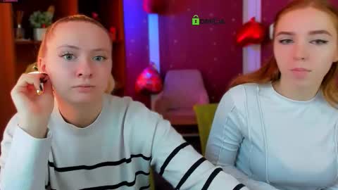 Snapshot of stella_flower chatting on February 11, 12:21 pm stella_flower online show from February 11, 12:21 pm