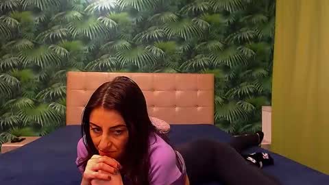 Snapshot of stella_john chatting on January 4, 8:39 am Stella John online show from January 4, 8:39 am