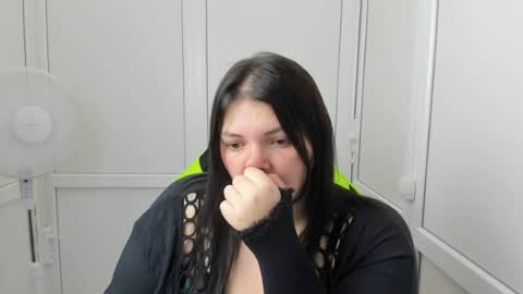 Snapshot of stella_la_ chatting on June 24, 6:45 am Stella online show from June 24, 6:45 am