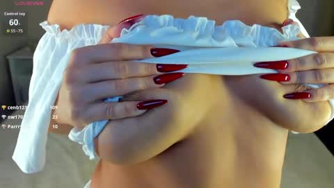 Stella Leee online show from April 7, 12:00 am