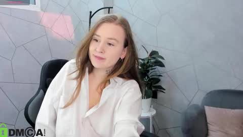 Stella online show from February 8, 9:23 am