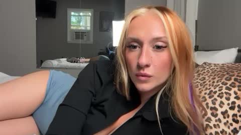 Snapshot of stellacorbet chatting on October 6, 10:07 pm stellacorbet online show from October 6, 10:07 pm