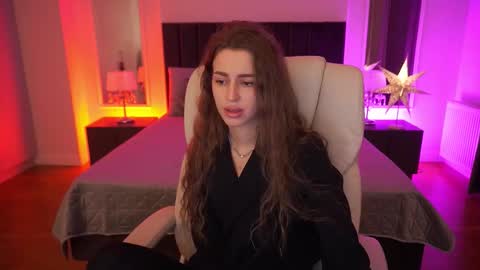 stellahoneywell online show from December 14, 2:11 pm