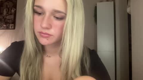 Snapshot of stellaraexox chatting on February 1, 1:02 am stellaraexox online show from February 1, 1:02 am