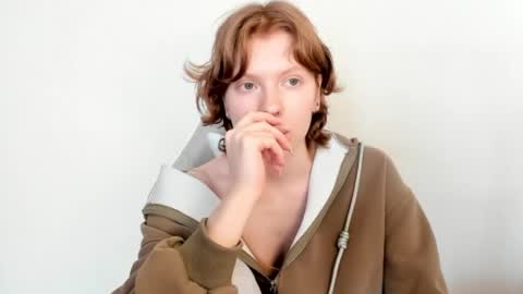 S T E L L A online show from February 5, 8:19 am