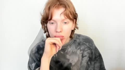 S T E L L A online show from February 6, 8:18 am