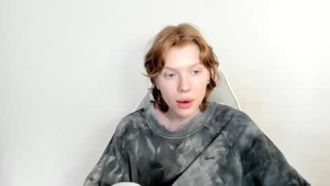 S T E L L A online show from February 9, 9:02 am