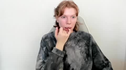 S T E L L A online show from March 11, 9:37 am