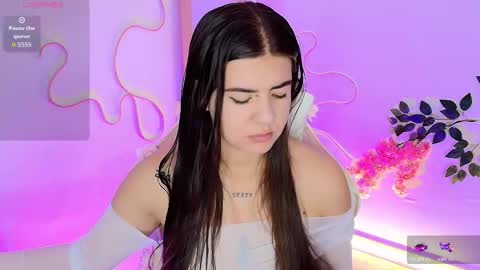 Emma online show from March 3, 11:32 pm