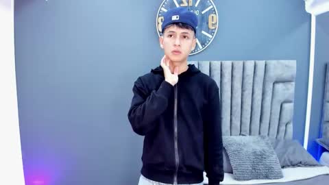 Stephane Rouss online show from December 5, 8:05 pm