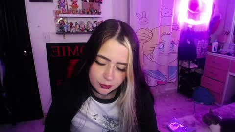Snapshot of stephani_rousso chatting on May 16, 1:02 am joha cosmo online show from May 16, 1:02 am