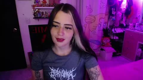 Snapshot of stephani_rousso chatting on June 11, 11:36 pm joha cosmo online show from June 11, 11:36 pm