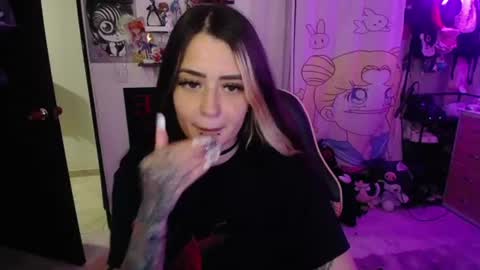 Snapshot of stephani_rousso chatting on August 4, 12:25 am joha cosmo online show from August 4, 12:25 am