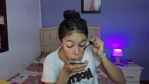 Snapshot of stephania_t chatting on May 8, 3:17 pm Stephania online show from May 8, 3:17 pm