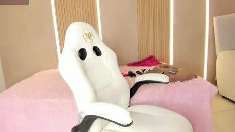 Stephany online show from March 16, 7:40 pm