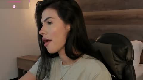 S T E P H A N Y A online show from March 4, 8:04 pm