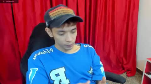 Snapshot of stephen_con chatting on January 22, 9:32 pm Stephen online show from January 22, 9:32 pm