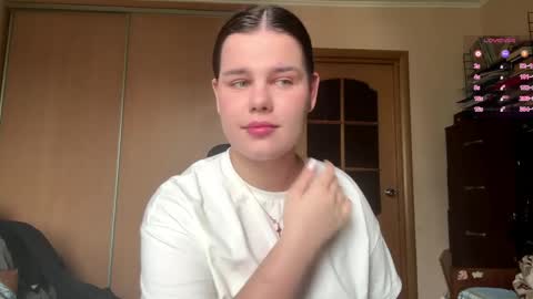 Snapshot of stepheniedockerty chatting on May 22, 9:15 am Alla online show from May 22, 9:15 am