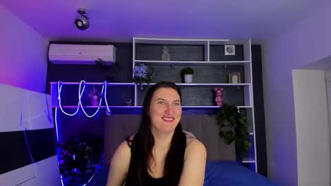 Stephie online show from February 25, 6:39 pm