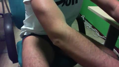 Snapshot of stevehornystud chatting on April 7, 7:14 pm stevehornystud online show from April 7, 7:14 pm