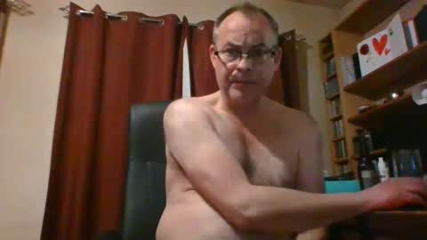 Snapshot of stevejm3740 chatting on March 1, 8:42 pm stevejm3740 online show from March 1, 8:42 pm