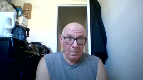 Snapshot of stevejons47 chatting on May 23, 7:29 pm stevejons47 online show from May 23, 7:29 pm