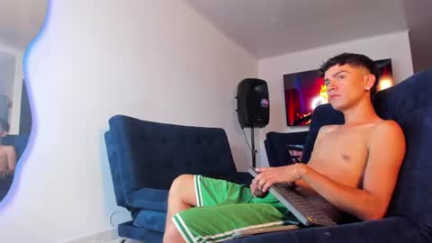 Snapshot of steven_baby69 chatting on July 1, 6:40 pm STEVENN online show from July 1, 6:40 pm