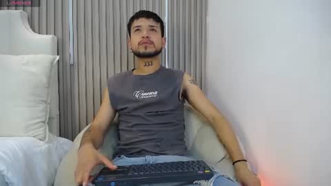 Snapshot of steven_skiing chatting on July 29, 4:10 am STEVEN online show from July 29, 4:10 am