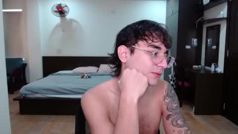 Snapshot of steveoceanbeanhuge chatting on January 7, 3:14 am Alex online show from January 7, 3:14 am