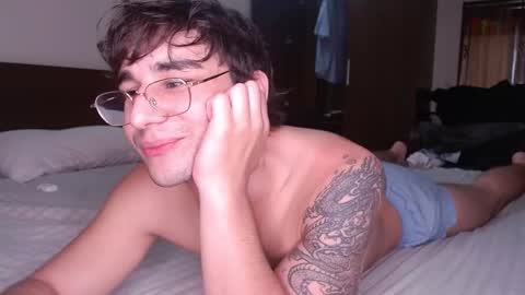 Snapshot of steveoceanbeanhuge chatting on December 14, 2:39 am Alex online show from December 14, 2:39 am