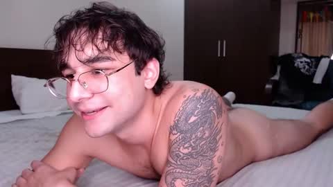 Snapshot of steveoceanbeanhuge chatting on December 19, 2:40 am Alex online show from December 19, 2:40 am