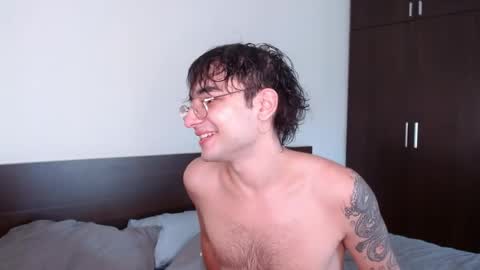 Snapshot of steveoceanbeanhuge chatting on May 7, 3:01 am Alex online show from May 7, 3:01 am