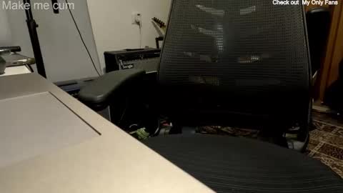 Snapshot of stevie_grey chatting on March 3, 1:17 pm stevie_grey online show from March 3, 1:17 pm