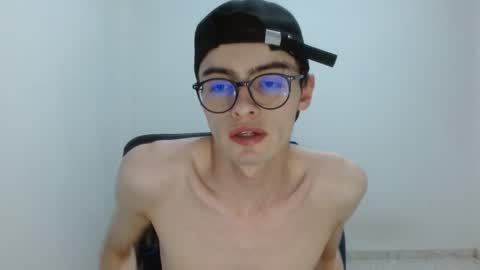 Snapshot of stiv_grant chatting on April 23, 11:07 pm stiv_grant online show from April 23, 11:07 pm