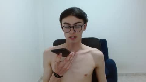 Snapshot of stiv_grant chatting on April 28, 2:27 am stiv_grant online show from April 28, 2:27 am