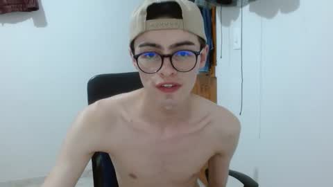 Snapshot of stiv_grant chatting on May 1, 12:04 am stiv_grant online show from May 1, 12:04 am