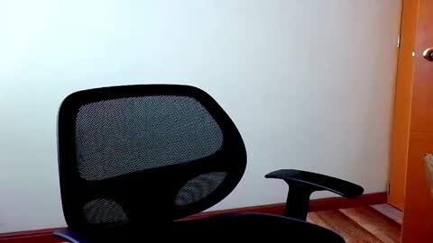 stiven253958 online show from April 15, 5:31 pm