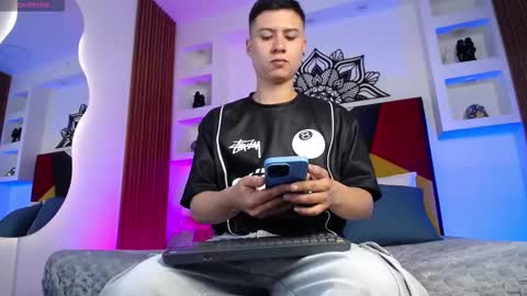 Snapshot of stiven_zarek chatting on March 3, 12:33 pm stiven online show from March 3, 12:33 pm