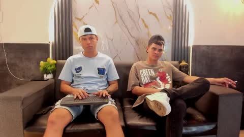 friends online show from March 31, 4:02 am