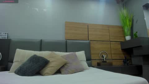 Stone Lee  online show from October 14, 6:36 am