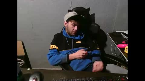 Snapshot of stonedpanda77 chatting on December 24, 9:06 am stonedpanda77 online show from December 24, 9:06 am