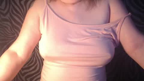 Snapshot of stonenipple chatting on May 25, 1:39 pm stonenipple online show from May 25, 1:39 pm