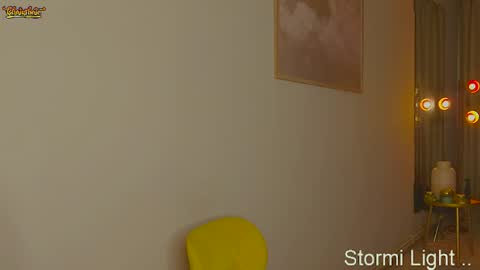 Snapshot of stormi_light chatting on April 25, 7:44 pm Stormi online show from April 25, 7:44 pm