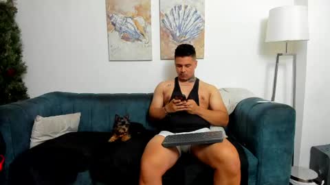 Snapshot of straight__friends chatting on April 19, 2:27 pm straight__friends online show from April 19, 2:27 pm