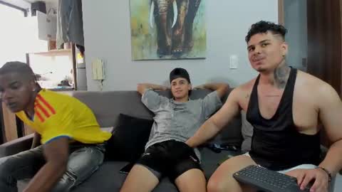 Snapshot of straight__friends chatting on July 1, 2:29 pm straight__friends online show from July 1, 2:29 pm