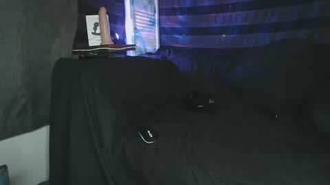 straitpipermann22 online show from November 13, 7:18 am