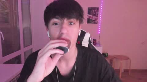 Ray online show from December 19, 10:32 pm