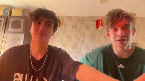 Snapshot of stralght_twinks chatting on June 25, 3:05 pm Ray online show from June 25, 3:05 pm